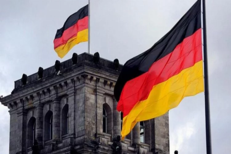 Alman ekonomisi birinci çeyrekte küçüldü