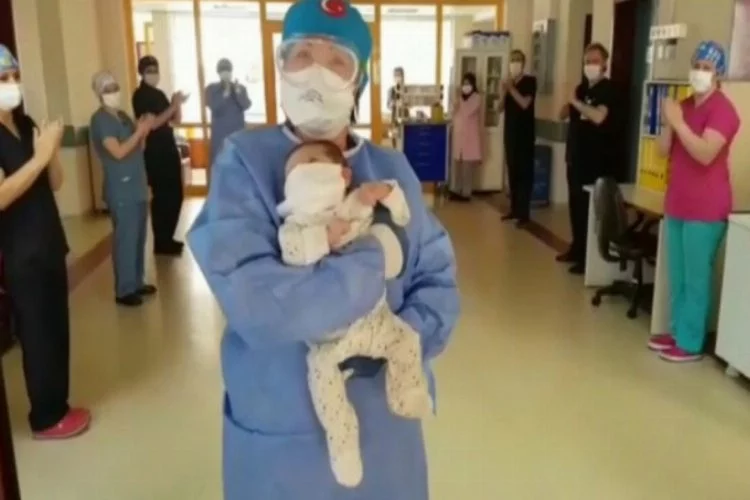 Bursa'da koronavirüs tedavisi gören 1.5 aylık bebek taburcu oldu!