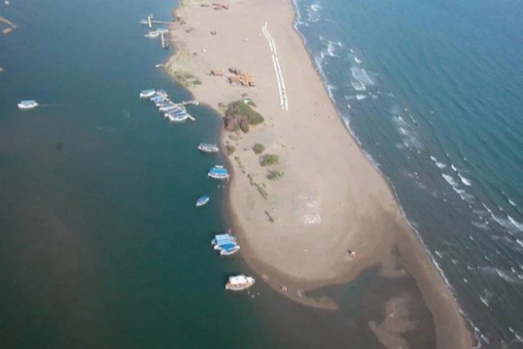 Koronavirüs turistik sahilleri boş bıraktı