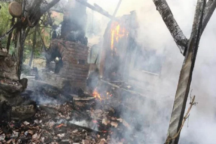 Amasya'da aynı gün 2 bağ evi yandı