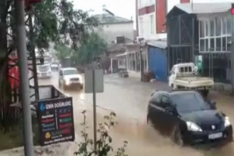 Bursa İznik'te yağmur hayatı olumsuz etkiledi