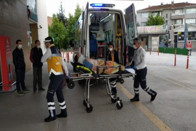 Bursa'da kiraz ağacından düşüp, yaralandı