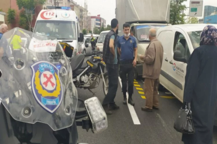 Bursa'da trafiği kilitleyen kaza: 5 araç birbirine girdi!