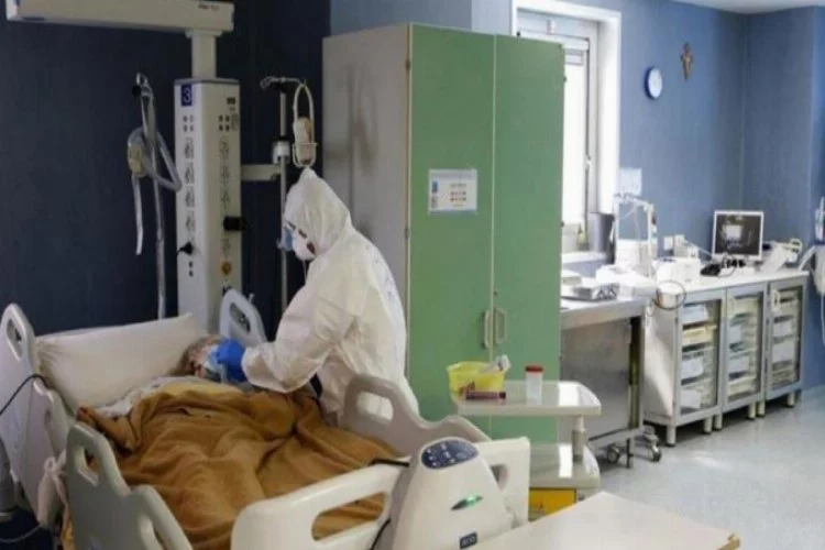 İtalya'da 18 yaşındaki Covid-19 hastası akciğer nakliyle kurtarıldı!