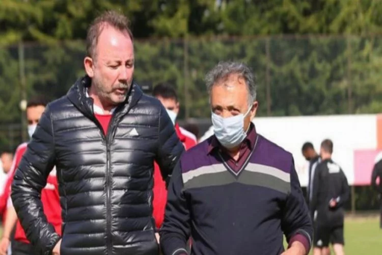 Beşiktaş'ta başkan Ahmet Nur Çebi, futbol takımıyla bir araya geldi