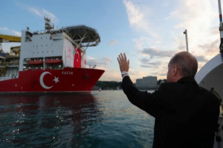 Erdoğan Karadeniz'e açılan Fatih Sondaj Gemisini selamladı
