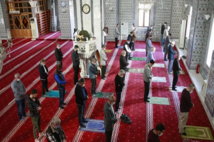 Bursa Orhangazi'deki camilerde de ikindi vakti namazı kılındı