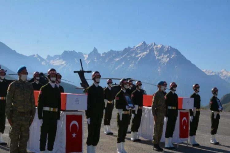 Hakkari şehitleri için askeri tören düzenlendi