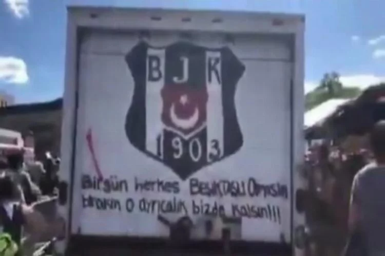 ABD'deki protestolarında dikkat çeken Beşiktaş yazısı
