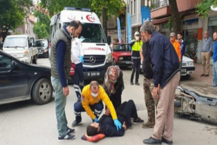 Bursa'da otomobilin çarptığı motosiklet sürücüsü yaralandı