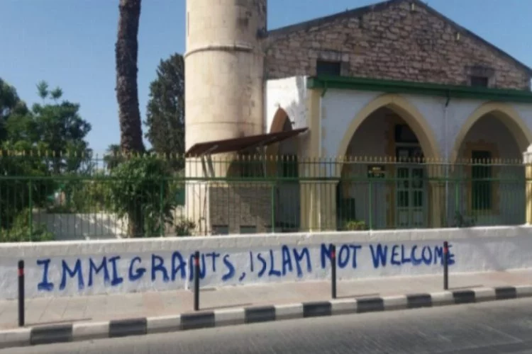 Güney Kıbrıs'taki camiye gerçekleştirilen çirkin saldırıya KKTC'den tepki