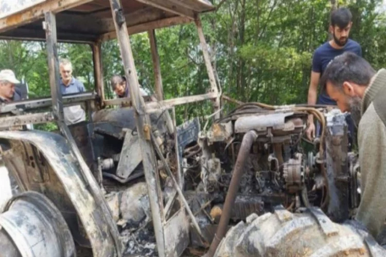 Bursa İnegöl'de seyir halindeki traktör yandı