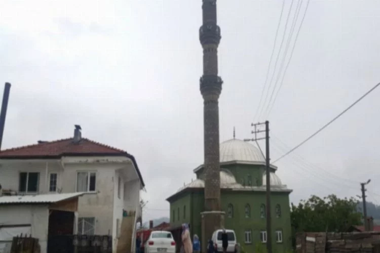Bursa'da bir camiye yıldırım düştü
