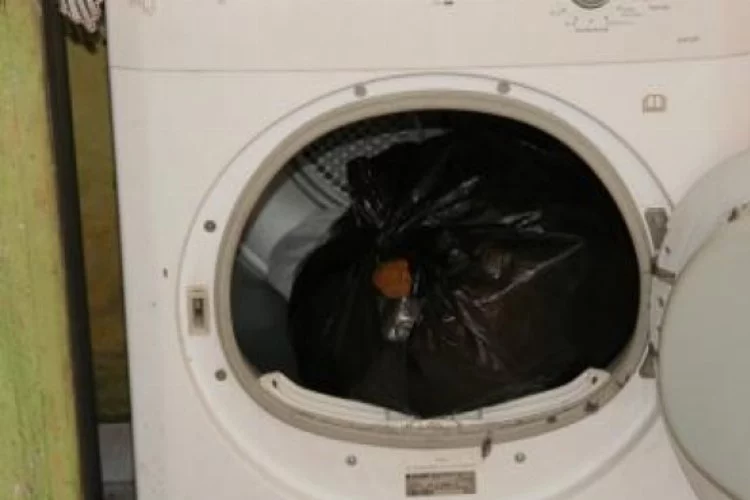 Esrarı çamaşır makinesine sakladılar
