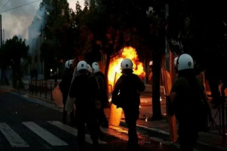 Irkçılık karşıtı gösteriler Yunanistan'a da sıçradı!