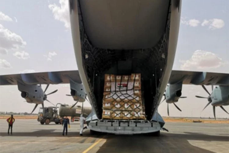 MSB duyurdu! Yardım malzemesi taşıyan uçak Nijer'e indi