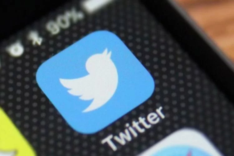 Twitter, Trump'ın tweetlerini kopyalayan hesabı askıya aldı