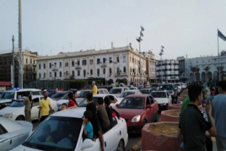 Trablus'ta halk, sokaklara kutlama yapmak için döküldü