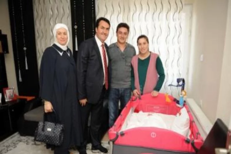 Mustafa Dündar'a bebek sürprizi