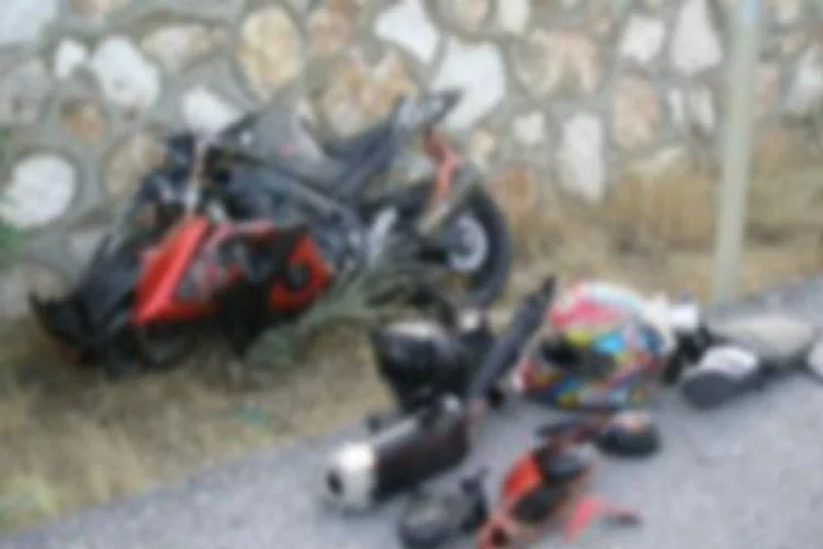 300 km hızla giden motosikletle feci ölüm