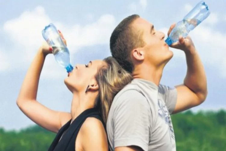 Yaz aylarında bol su içmek bağışıklığı güçlendiriyor