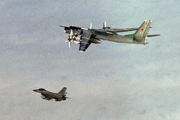 Rusya, nükleer bomba taşıyabilen uçağını yine ABD sınırına gönderdi