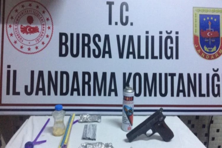 Bursa'da uyuşturucu madde ile tabanca ele geçirildi: 2 gözaltı