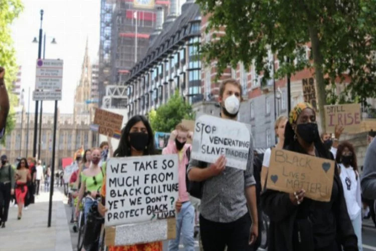 İngiltere'deki ırkçılık karşıtı gösteriler devam etti