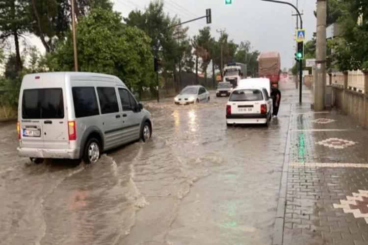 Bursa'da önce dolu ardından sel vurdu!