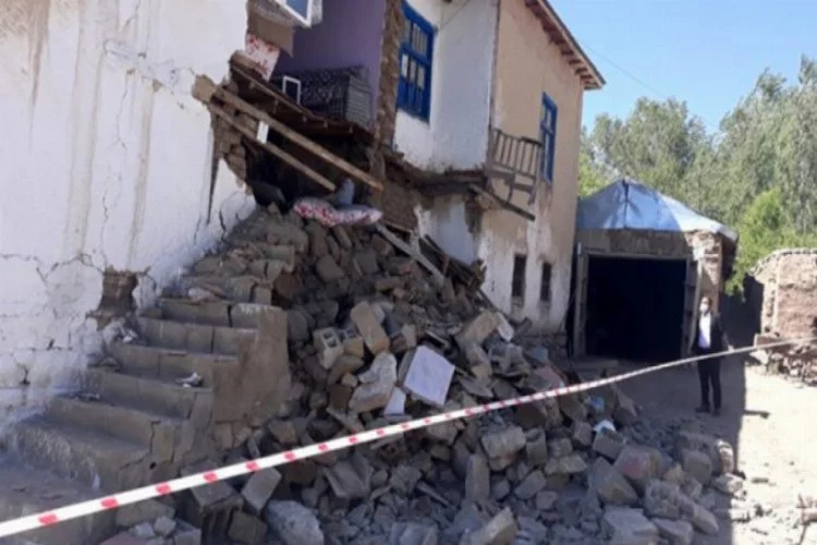 Van Valisi: Depremde 5 vatandaşımız hafif şekilde yaralandı
