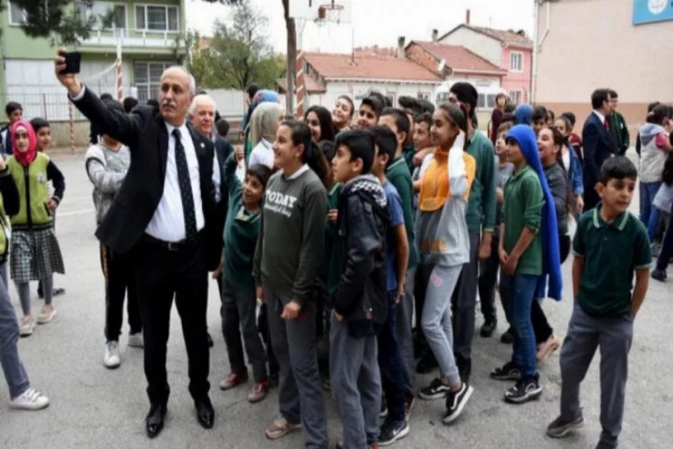 Bursa'da Yenişehir Belediyesi'nden sınava gidemeyen öğrencilere özel araç