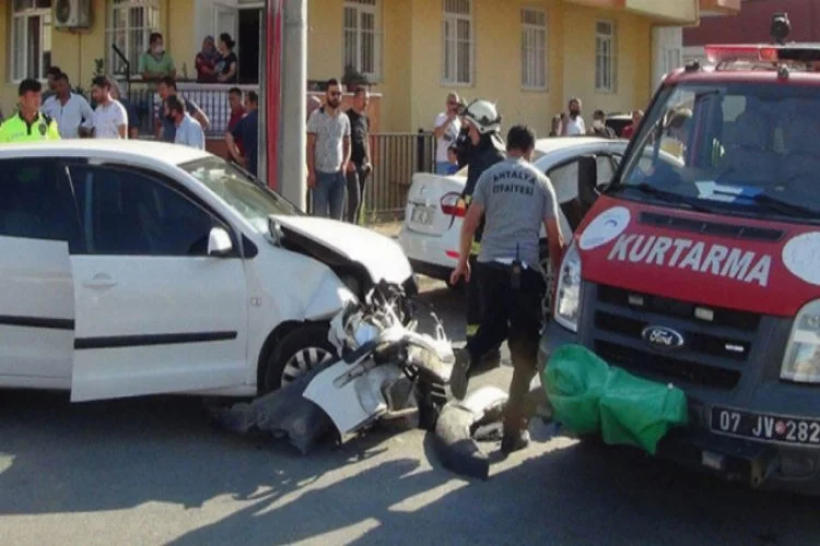 Antalya'da otomobiller çarpıştı: 7 yaralı