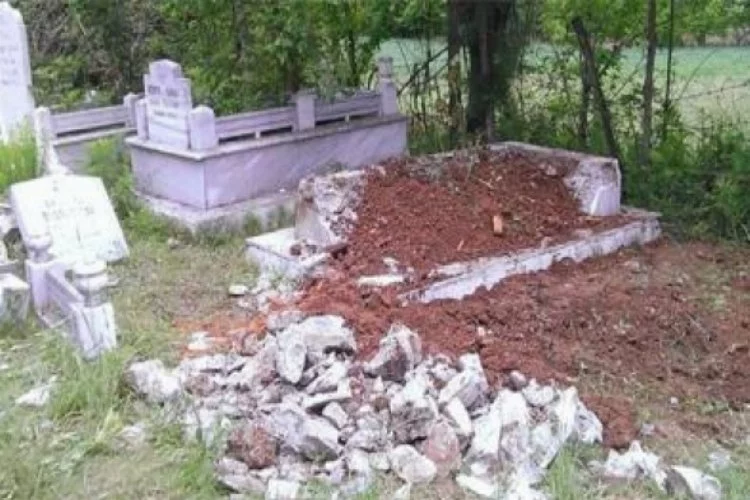 Miras davası 25 yıllık mezarı açtırdı