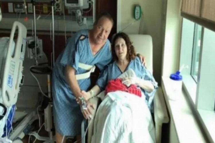 Ölen eşinin organlarıyla kurtarılan adama 15 yıl sonra böbreğini bağışladı