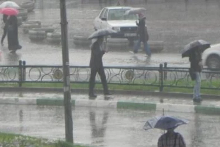 Bursa yağmura hazırlıksız yakalandı