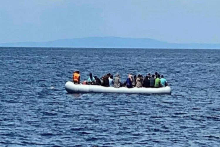 Türk kara sularına itilen 40 sığınmacı kurtarıldı