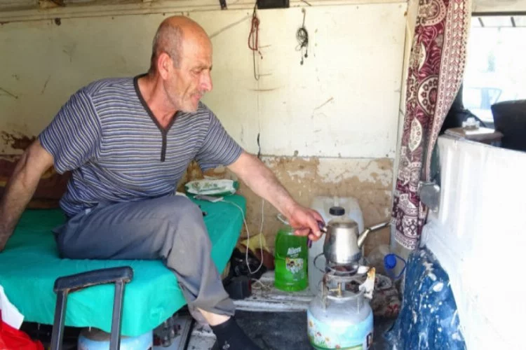 Bursa'da tek bacaklı adamın yürek yakan hikayesi