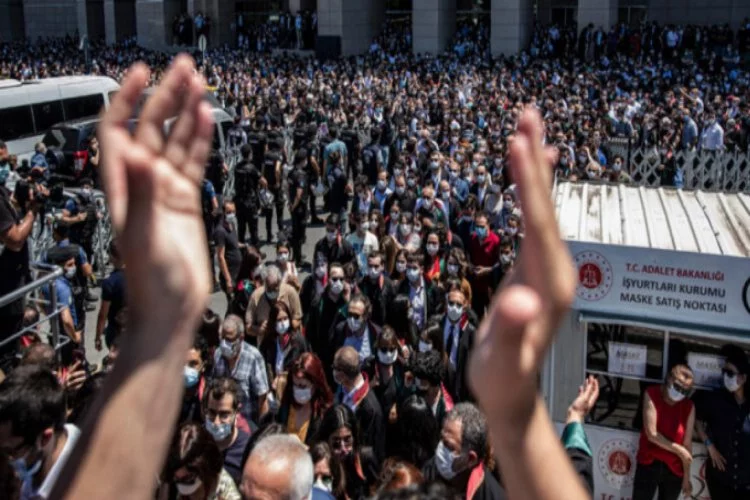 İstanbul Adalet Sarayı önünde 'Savunma Mitingi'