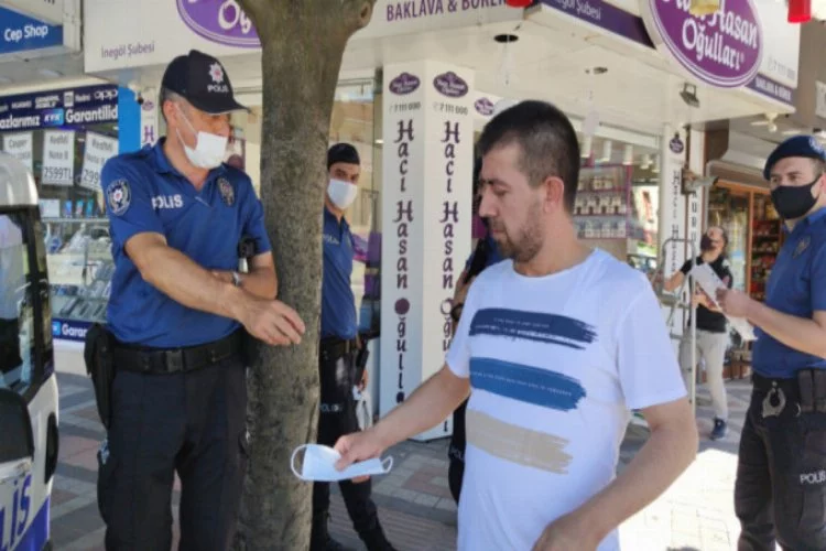 Bursa'da Karadenizli polis memuru hem güldürdü, hem ceza kesti!
