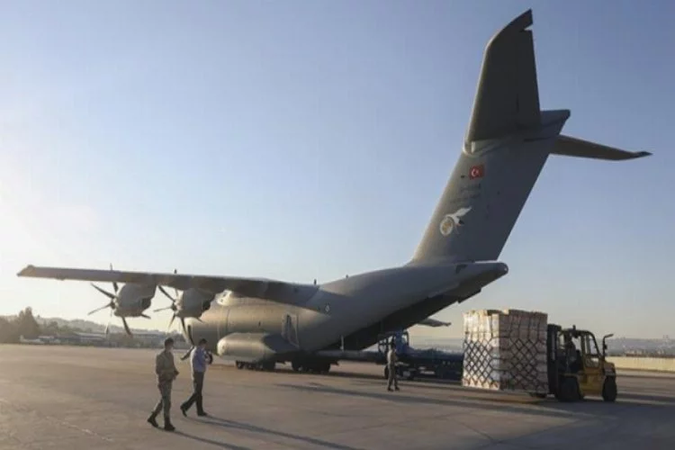 Tıbbi yardım malzemelerini taşıyan uçak Irak'a indi!