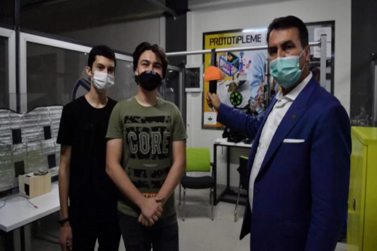 Bursa'da liseli gençlerden virüsü önleyecek akıllı otobüs tutacağı