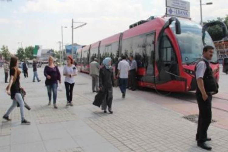 Bursalılar tramvayın rengine karar verdi