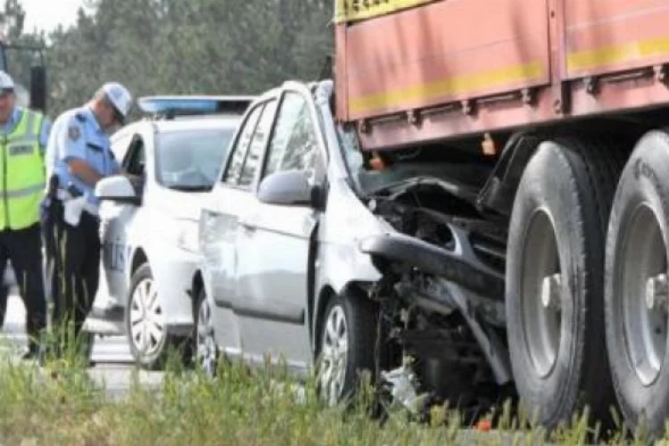 Bursa'ya gelmek için yola çıkan öğretmen çift feci kazada öldü