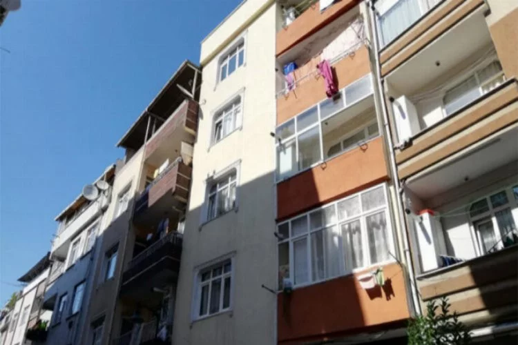Zeytinburnu'nda 4 katlı bina boşaltıldı