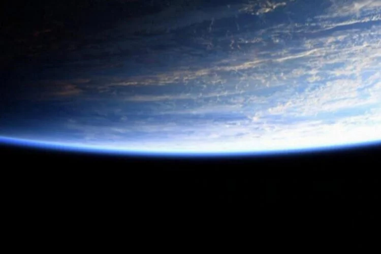 Astronotun paylaştığı fotoğraftaki detay, 'Düz Dünya'cıları kızdırdı