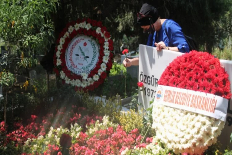 Özgür Aksoy, Bursa'da mezarı başında anıldı