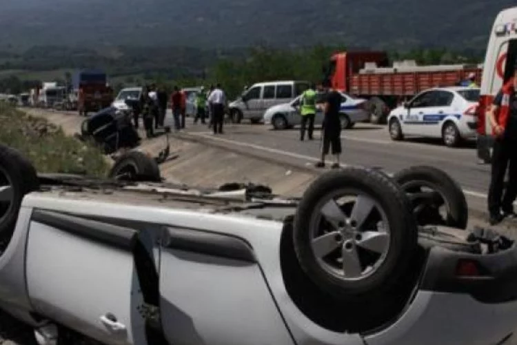 Bursa'da zincirleme trafik kazası:12 yaralı