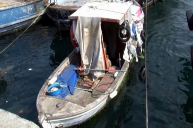 Balıkçı teknesinde erkek cesedi bulundu