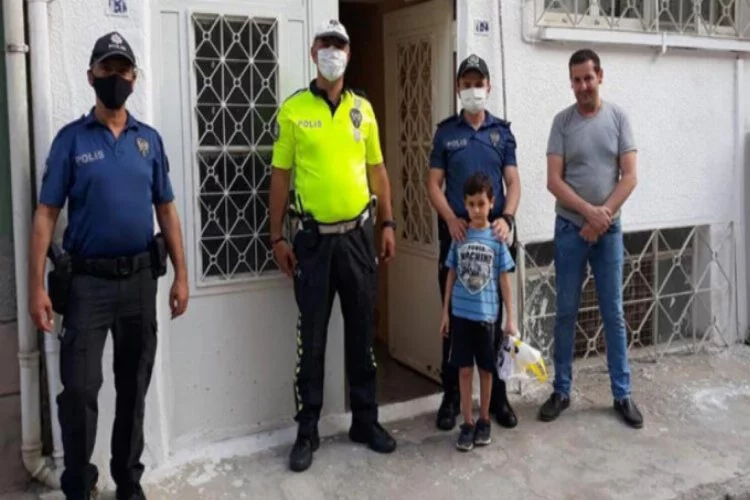 Polis korkusundan sokağa çıkamayan Ömer'e sürpriz ziyaret