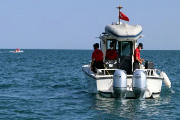 Van Gölü'nde batan göçmen teknesi bulundu
